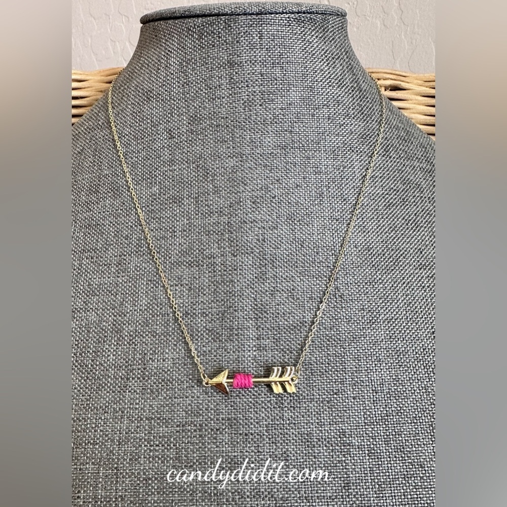 NWT Dainty Gold Tone Little Arrow Necklace